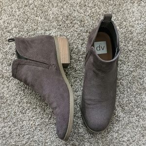 EUC Chelsea Ankle Boots
